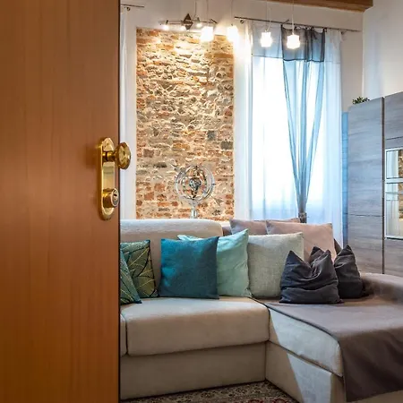 Apartment E Quindi Uscimmo A Riveder Le Stelle