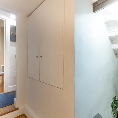 Apartment E Quindi Uscimmo A Riveder Le Stelle