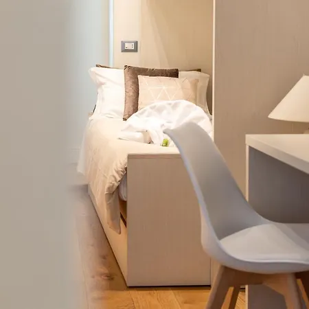 Apartment E Quindi Uscimmo A Riveder Le Stelle *
