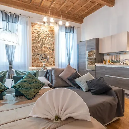 Apartment E Quindi Uscimmo A Riveder Le Stelle *