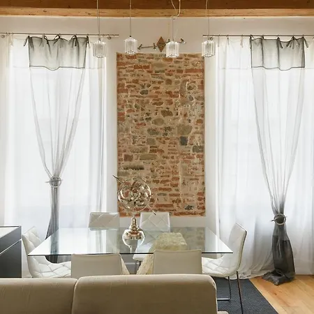 Apartment E Quindi Uscimmo A Riveder Le Stelle