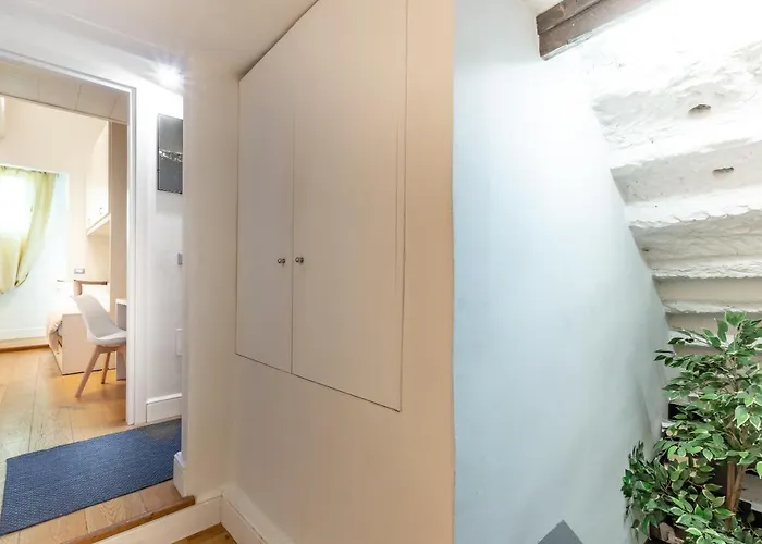 Apartament E Quindi Uscimmo A Riveder Le Stelle