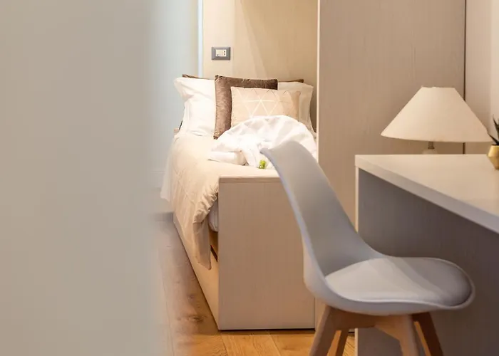 Apartament E Quindi Uscimmo A Riveder Le Stelle *