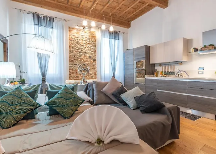 Apartament E Quindi Uscimmo A Riveder Le Stelle *